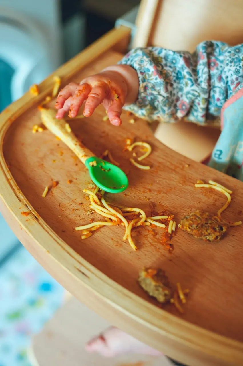 Immagine articolo Svezzamento a 6 mesi: guida completa all’alimentazione complementare secondo evidenze scientifiche